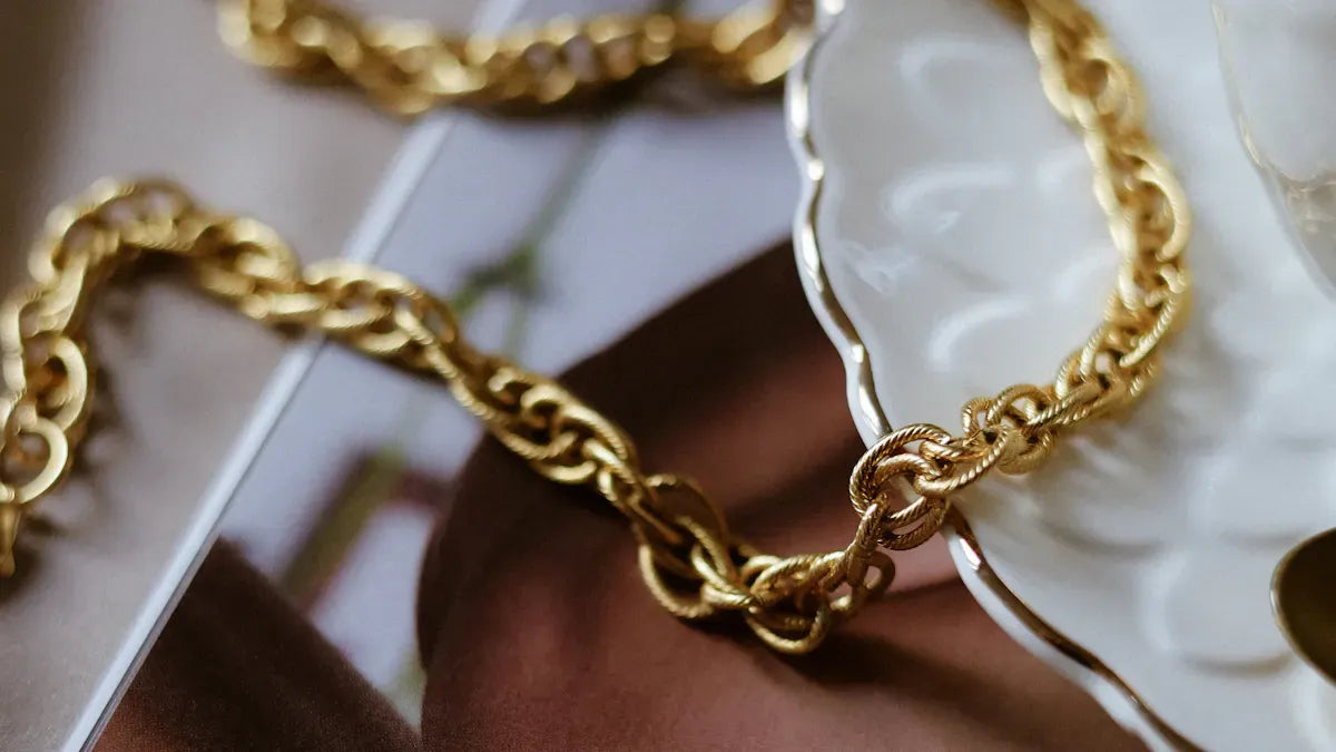 What Is 18K Gold? The Complete Guide for Hip-Hop Jewelry Buyers (2026)