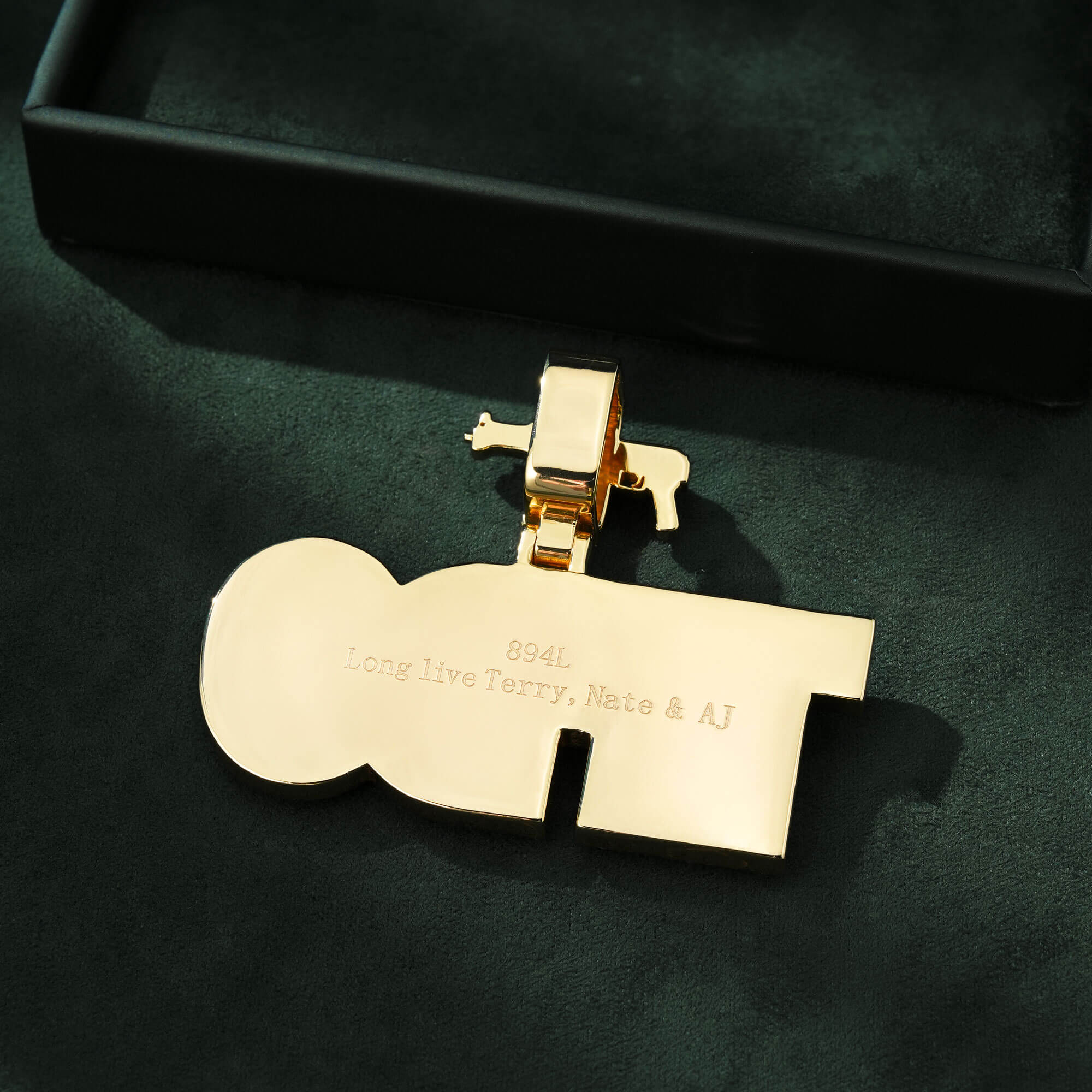 Custom Iced Out Letter Pendant – VVS Moissanite