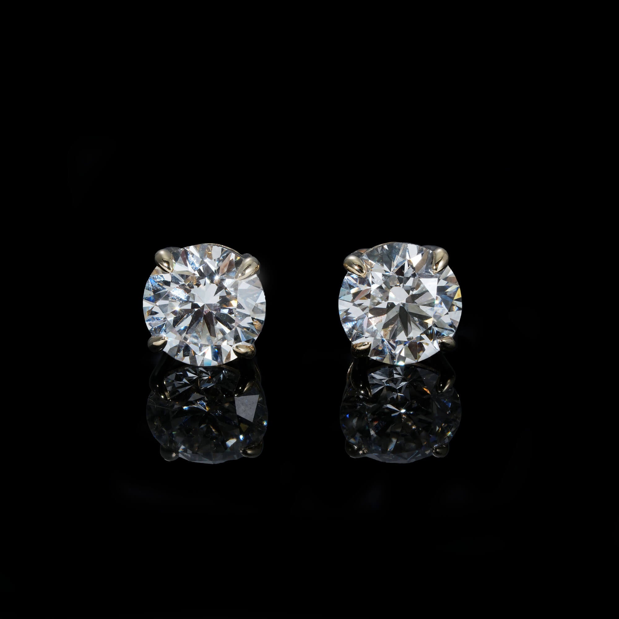 Classic Round-Cut 4-Prong Lab-Grown Diamond Stud Earrings