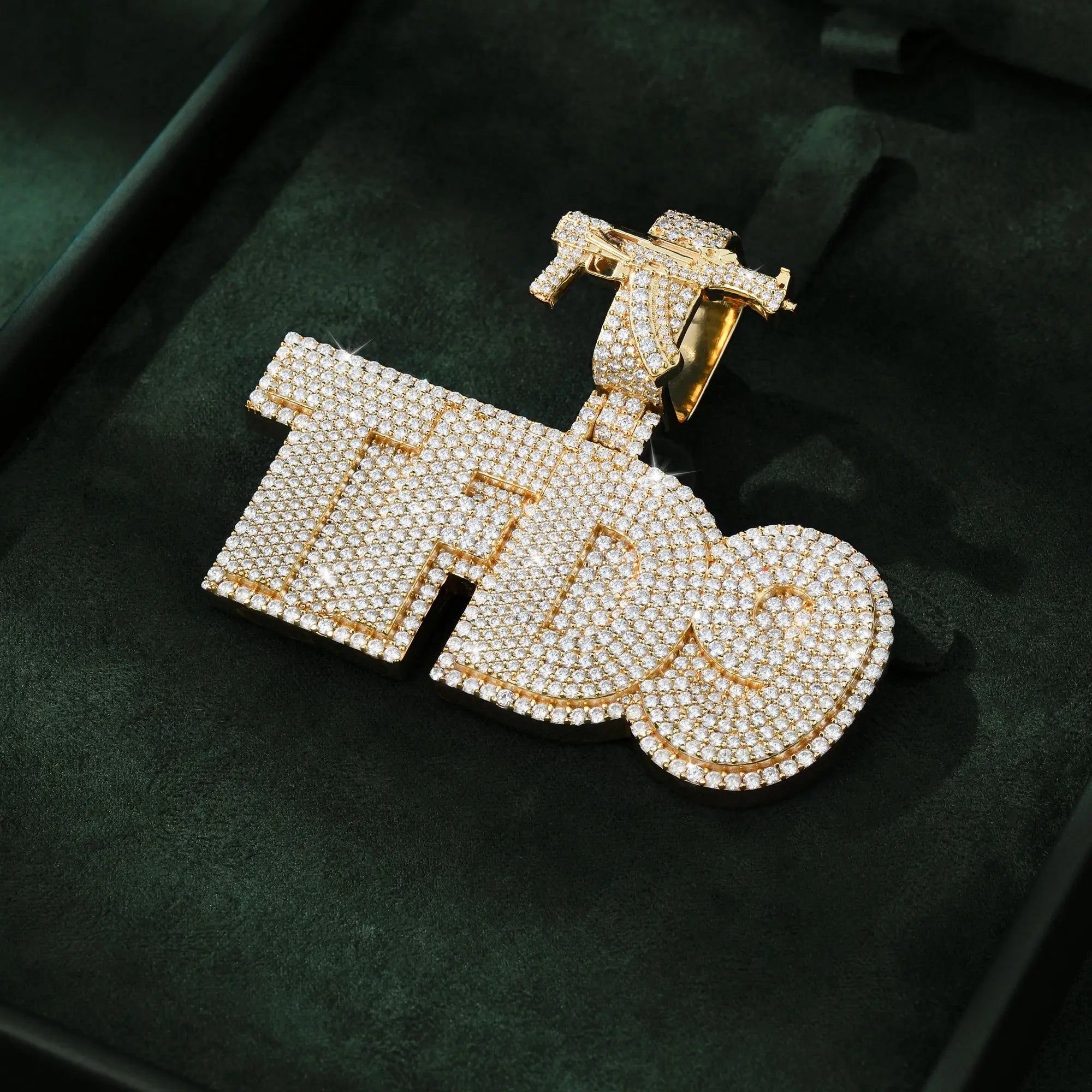 Custom Iced Out Letter Pendant – VVS Moissanite