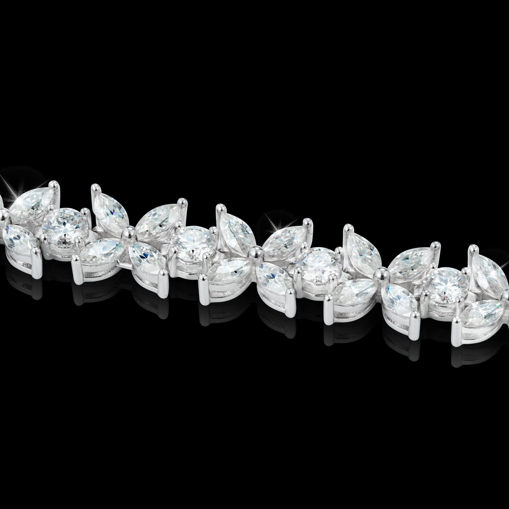 9MM Four Leaf Clover Fancy Cut VVS Moissanite Bracelet – alternate product view 3