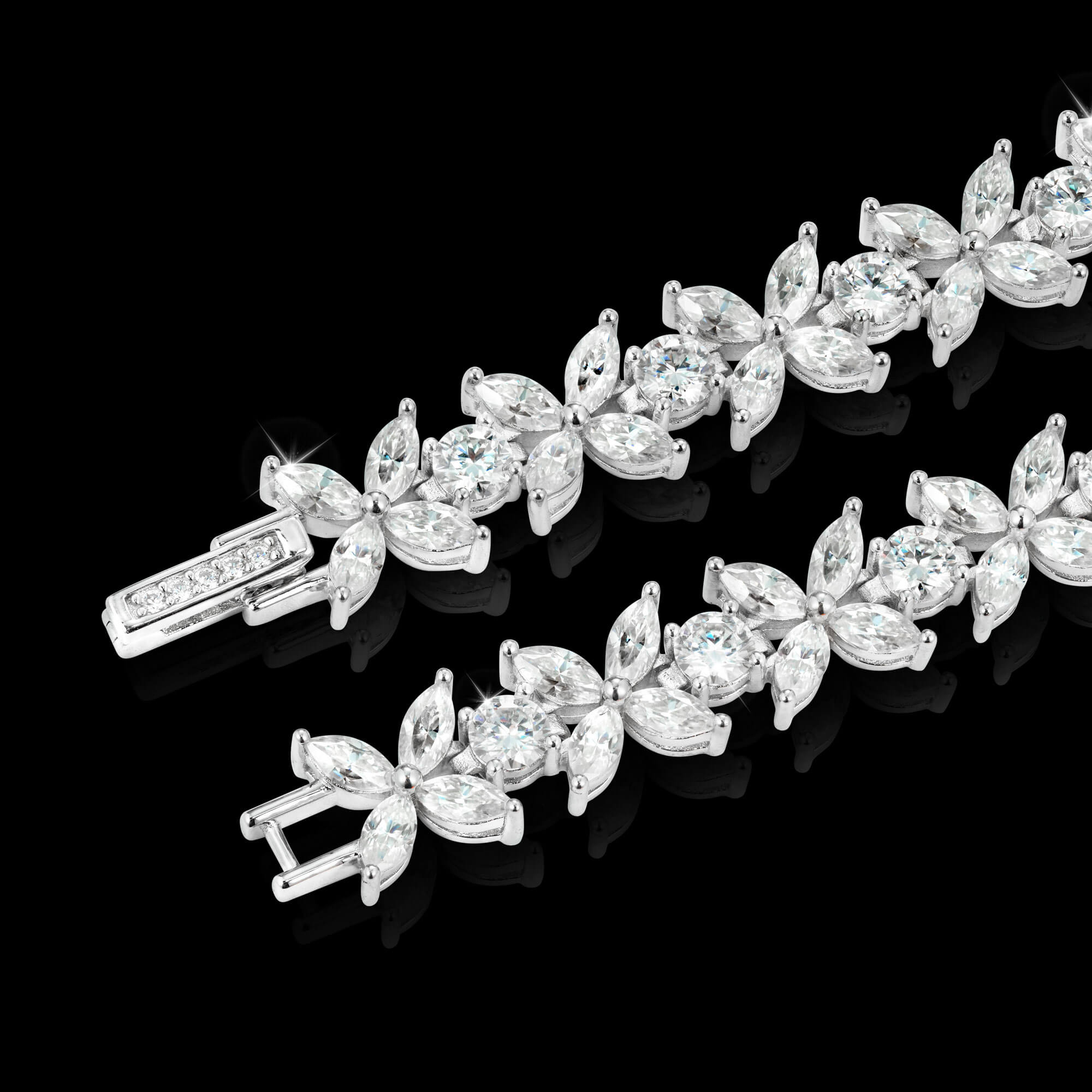 9MM Four Leaf Clover Fancy Cut VVS Moissanite Bracelet – alternate product view 2