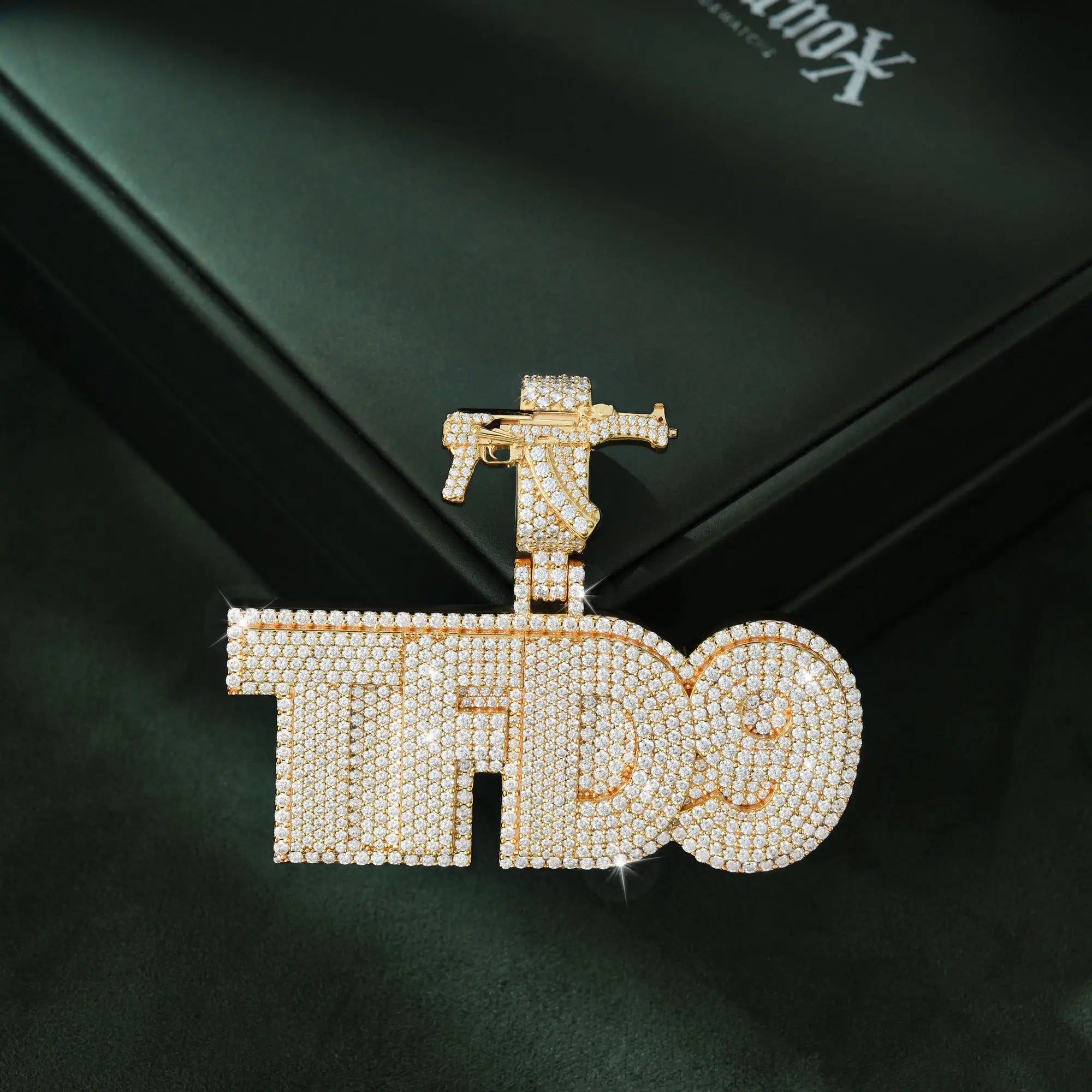 Custom Iced Out Letter Pendant – VVS Moissanite