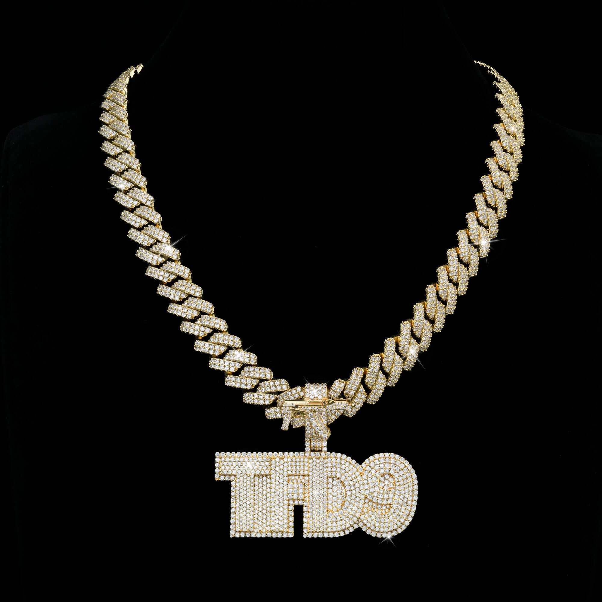Custom Iced Out Letter Pendant – VVS Moissanite