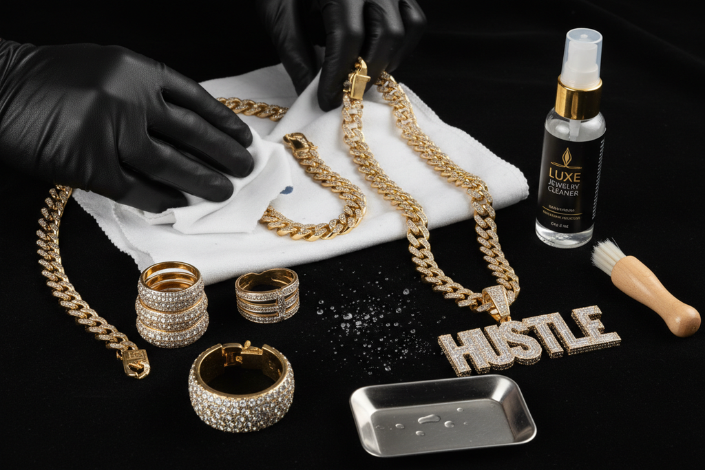 黑色背景，保养嘻哈饰品