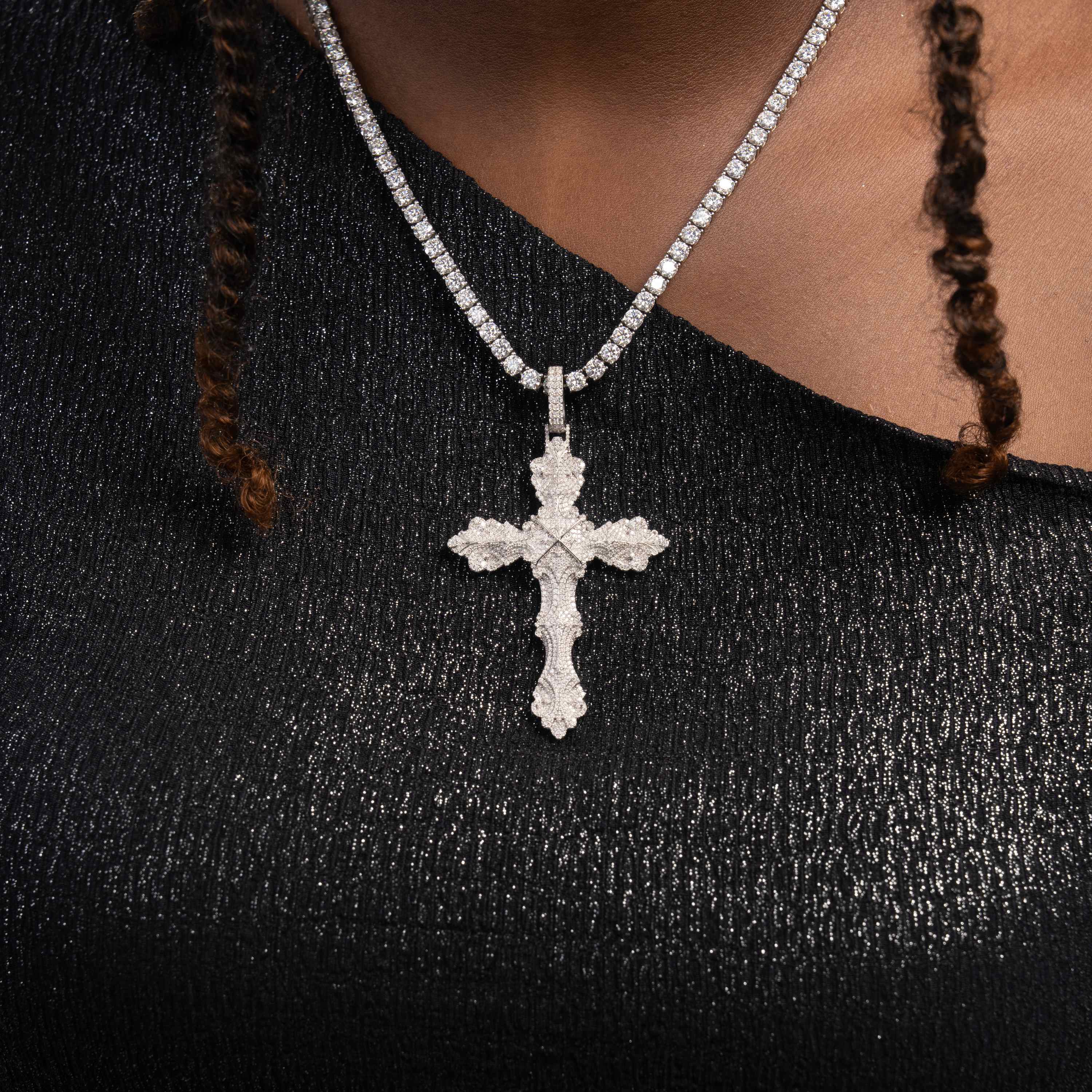 Moissanite Wreath Cross Pendant by Sommarnox