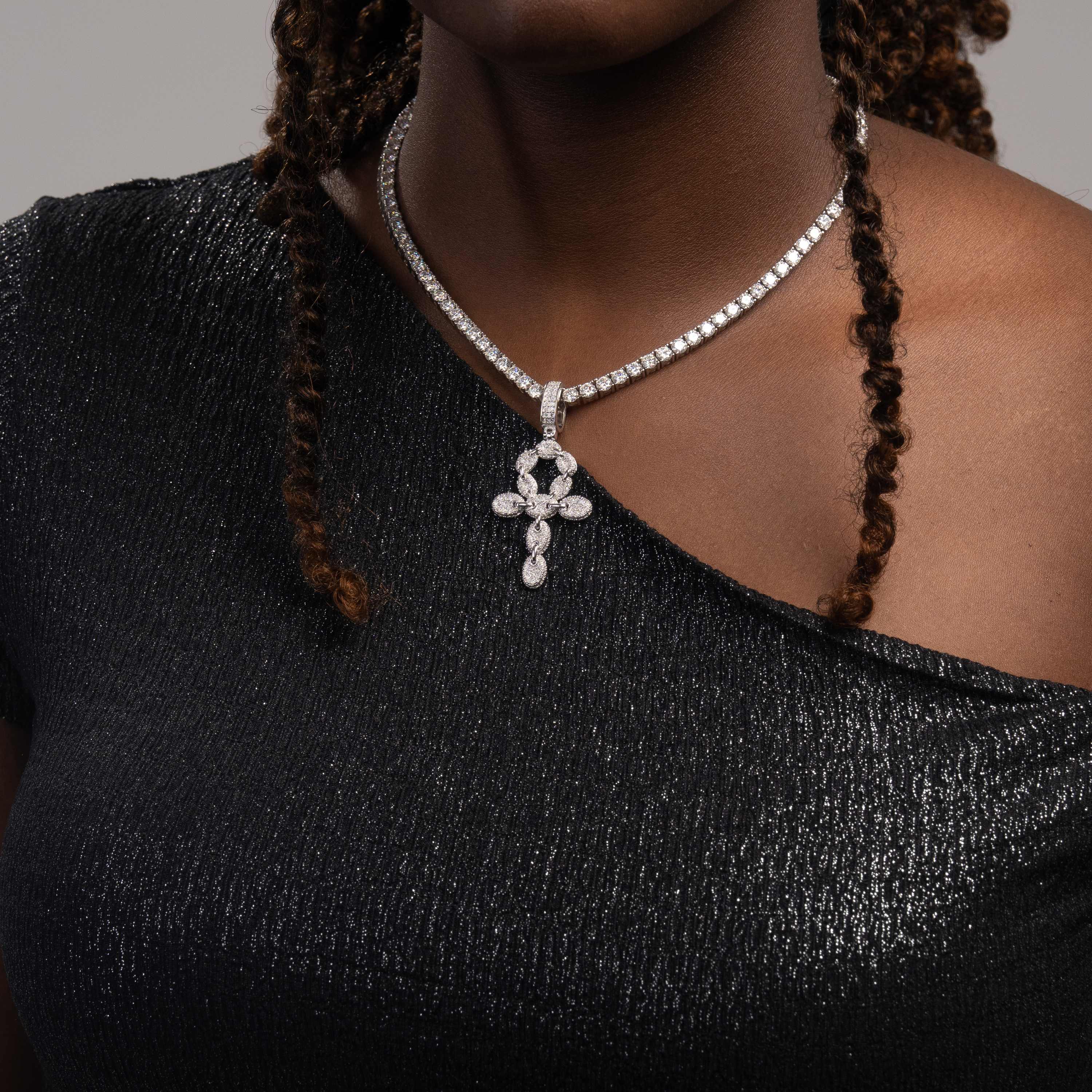 Moissanite Iced Out Link Cross Pendant by Sommarnox