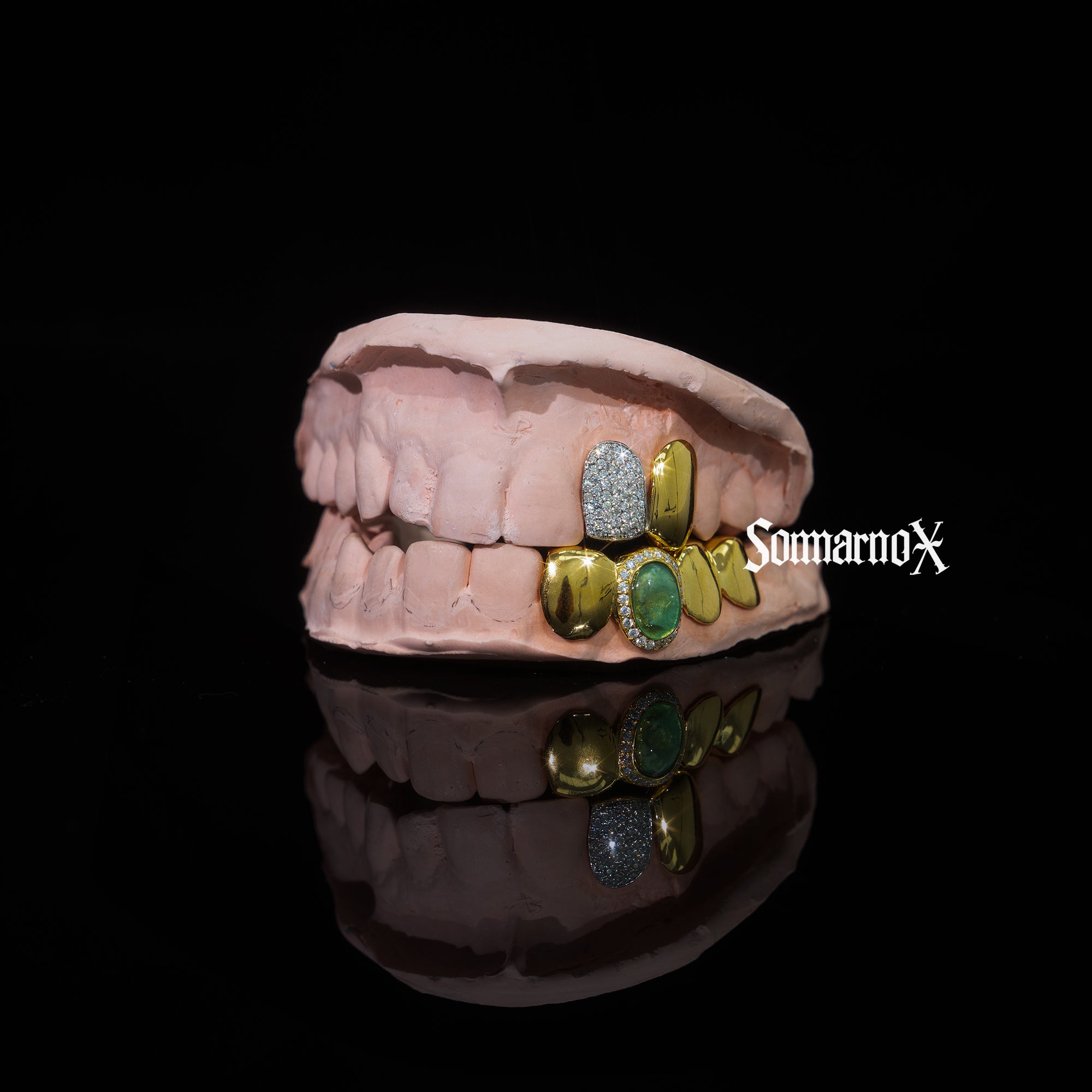 2 on 4 Green Gemstone Round Cut VVS Moissanite Grillz by Sommarnox
