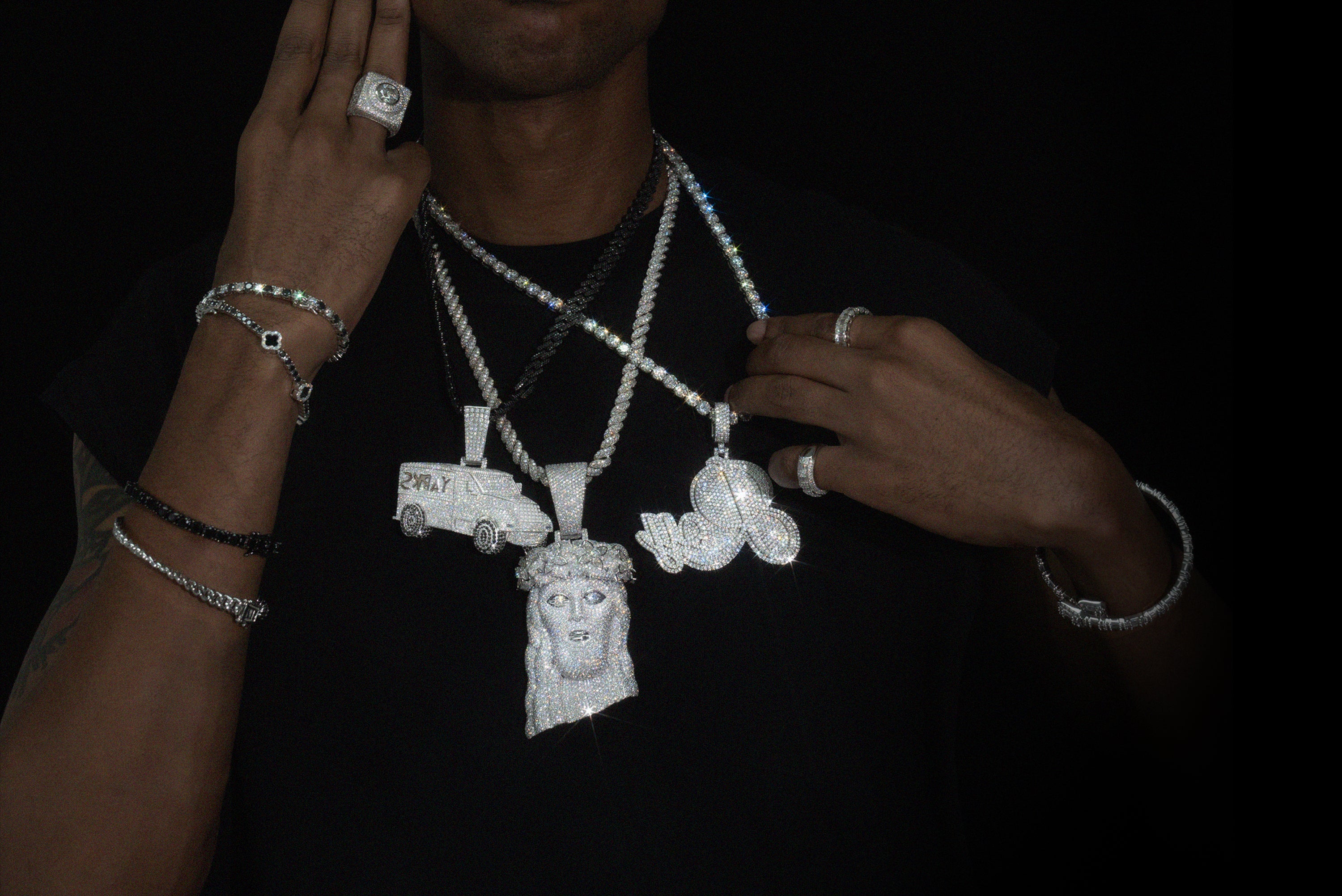 Luxury Sommarnox custom moissanite jewelry featuring hip hop pendants and bracelets.