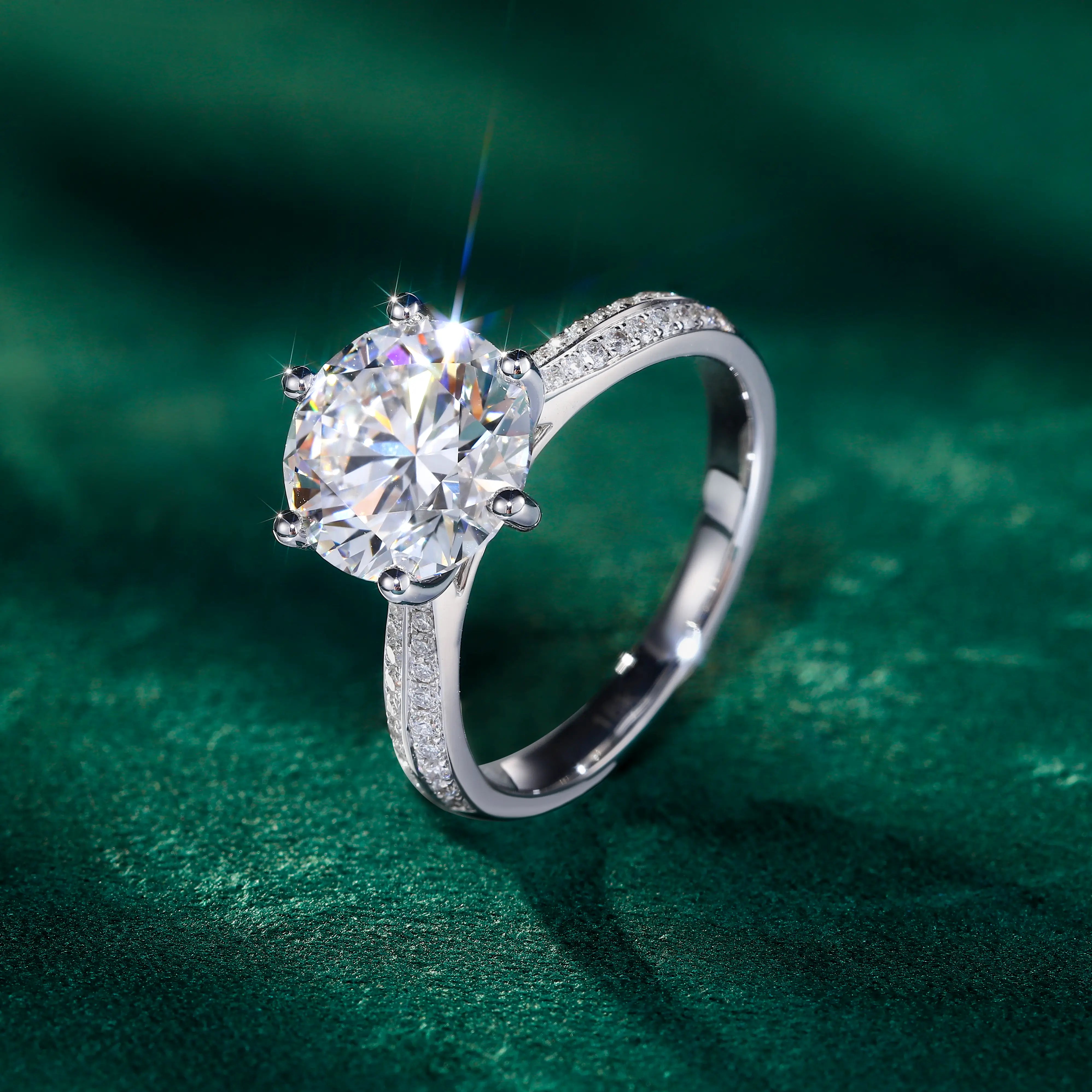 Lab grown diamond solitaire engagement ring in white gold with pavé band by Sommarnox