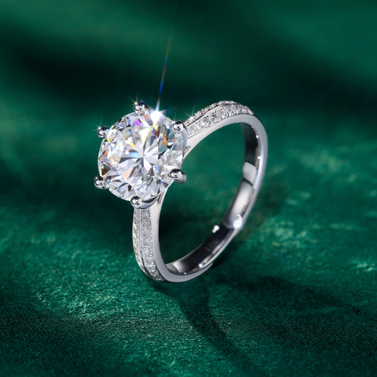 Lab grown diamond solitaire engagement ring in white gold with pavé band by Sommarnox