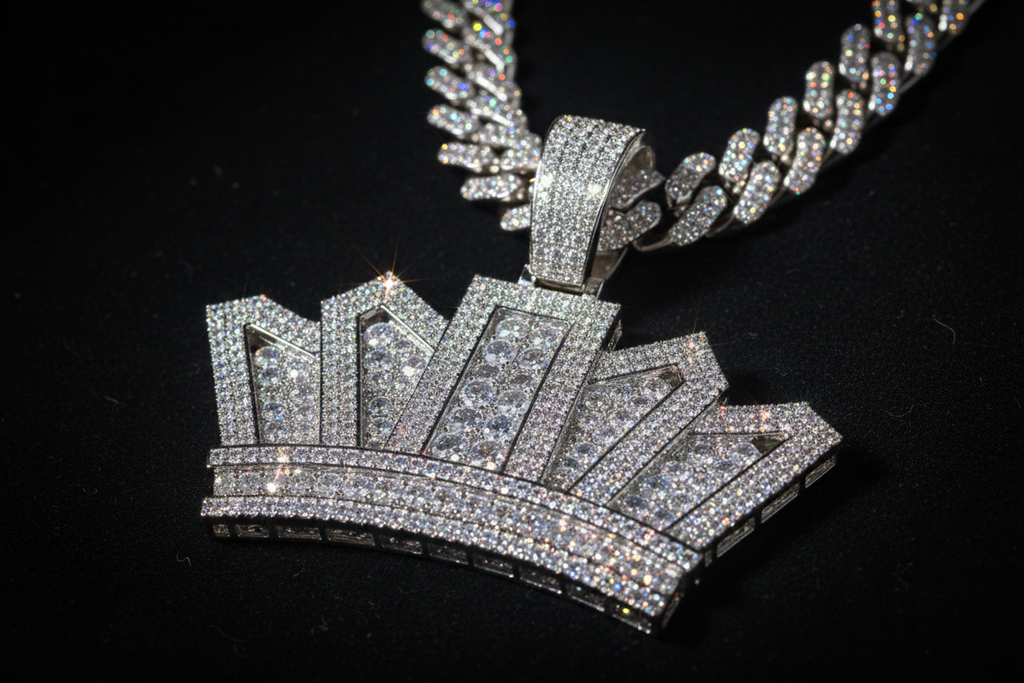 定制的VVS 级莫桑石吊坠，尺寸7寸